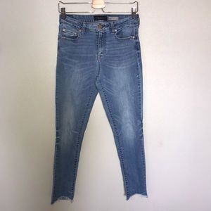 Medium wash jegging jean